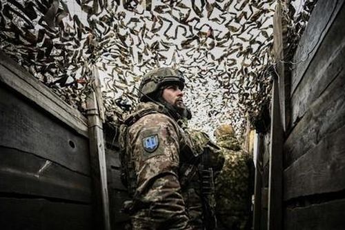 Ukraine ban bố lệnh tình trạng khẩn cấp quốc gia