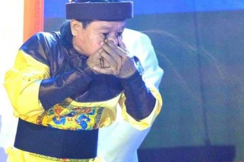 Điều ít biết về kỷ lục gia dùng mắt phun sữa vừa gặp nạn qua đời