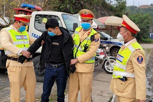 Đối tượng có 2 tiền án về ma túy, tiếp tục vận chuyển 200 viên hồng phiến