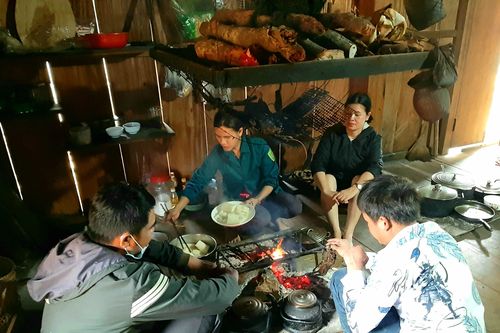 Ấm nồng bên bếp lửa của người Bana