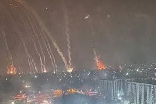Ukraine báo động nguy cơ Kiev bị tấn công, tin tưởng Nga sẽ đàm phán, Pháp sẵn sàng làm trung gian