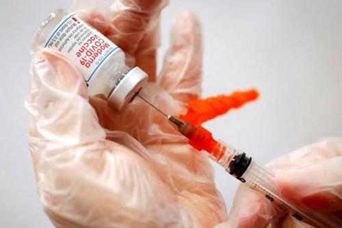 Moderna nói đại dịch kết thúc năm 2022, nhưng cần tiêm vaccine hàng năm