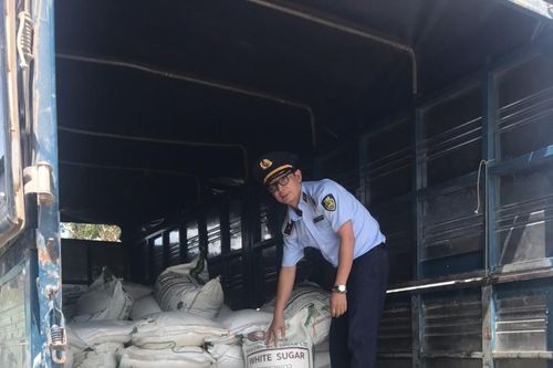 Cục QLTT Long An liên tiếp bắt giữ nhiều vụ đường cát nhập lậu