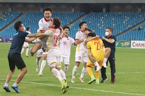 HLV Đinh Thế Nam: 'Đây là chiến thắng quá cảm xúc!'
