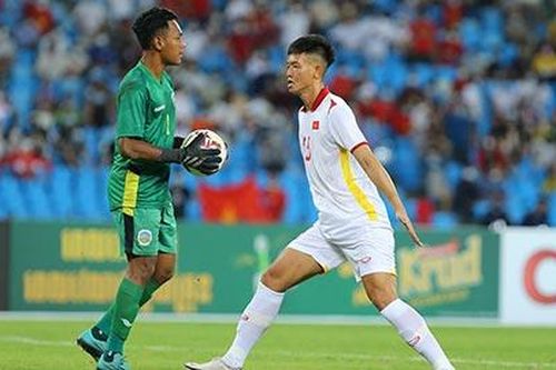 Tại sao HLV Đinh Thế Nam tung thủ môn Liêm Điều lên đá tiền đạo?