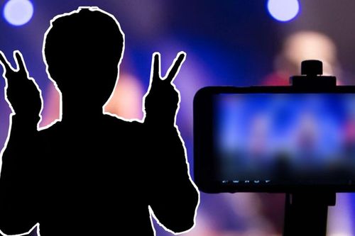 Nam ca sĩ đình đám Hàn Quốc gây bất ngờ vì khả năng đọc hiểu tiếng Việt ngay trên sóng livestream
