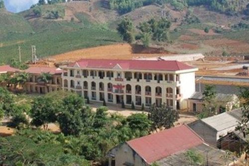 Nữ sinh lớp 11 đến trường học sinh con: Cháu bé vừa ra đời đã tử vong