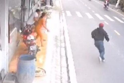 Rượt đuổi 7km vây bắt hai thanh niên trộm xe máy