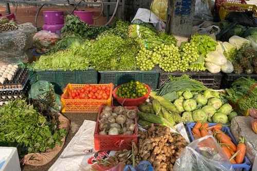 Ảnh hưởng thời tiết lạnh, tiểu thương bán cải ngồng gần 30.000 đồng/kg vẫn kêu trời vì không có lãi