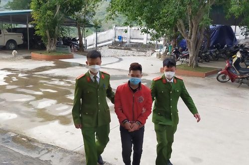 Giả làm Công an chặn đường cưỡng đoạt 500.000 đồng để... đổ xăng
