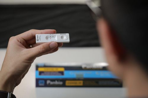Tốn hàng triệu đồng vì phải test nhanh liên tục