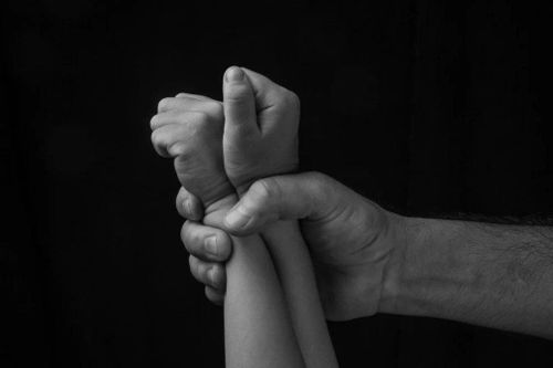 Công an điều tra vụ thầy giáo bị tố dâm ô học sinh lớp 2
