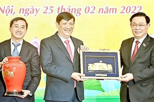 Phát triển nền y học Việt Nam khoa học, dân tộc và đại chúng