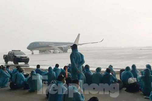 Vùng trời Ukraine đang đóng, bay giải cứu công dân ra sao nếu được yêu cầu?
