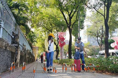 Không ai nói nửa lời sau 5 năm TP.HCM rào vỉa hè chắn xe máy
