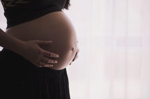 Giả vờ mang thai nhiều lần để được nghỉ làm hưởng lương