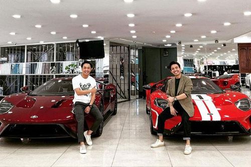 Minh Nhựa, Cường Đôla xuất hiện bên 2 siêu xe, dân mạng xôn xao: Cặp Ford GT sắp lăn bánh?