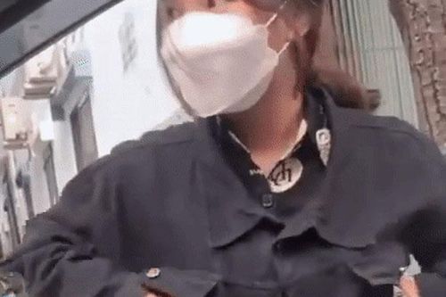 Hô to 'mở cửa ra lấy', tài xế khiến cô gái cảm ơn rối rít vì hành động quá đẹp