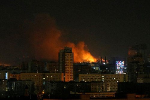 Nga vây đánh Kiev, Tổng thống Ukraine tuyên bố 'cần đạn dược' chứ không phải sơ tán