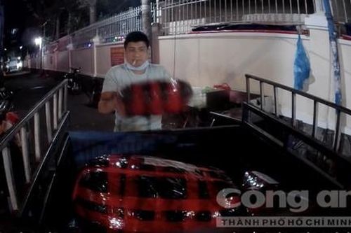 Bức xúc với thanh niên 'trộm' đồ của shipper, còn tỏ ra khoái chí