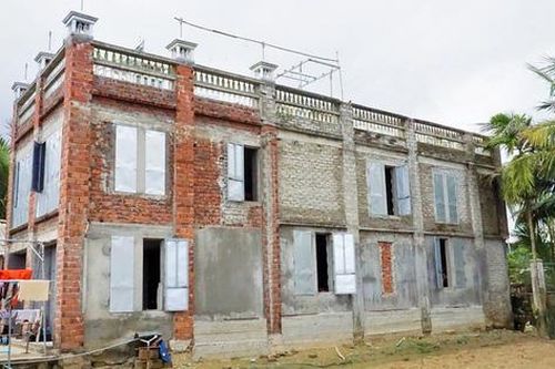 'Dị nhân' 15 năm nhặt vỏ chai về xây ngôi nhà 'độc nhất vô nhị' ở Quảng Nam