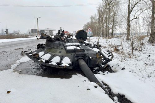 Quân Ukraine kháng cự mãnh liệt, xe tăng T-72B3 Nga bị đánh bật tháp pháo