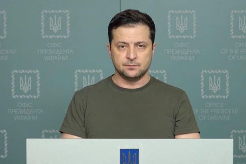 Phóng viên bật khóc khi phiên dịch phát biểu của tổng thống Ukraine