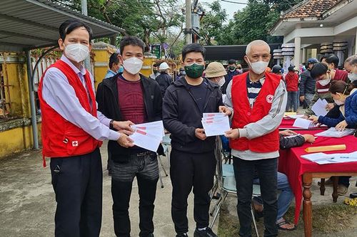 Hỗ trợ gia đình có người tử vong và mất tích do lật thuyền tại Quảng Nam