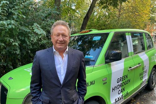 Tỷ phú khai khoáng Australia đầu tư 2,2 tỷ USD vào năng lượng tái tạo