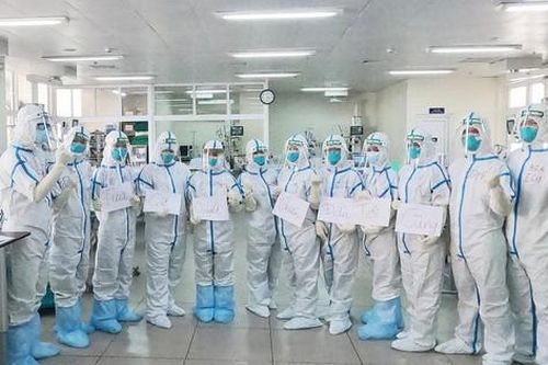 Trận chiến COVID-19 chưa kết thúc với những 'thiên thần áo trắng'