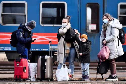 Nhiều nước châu Âu 'mở cửa biên giới' đón người tị nạn Ukraine