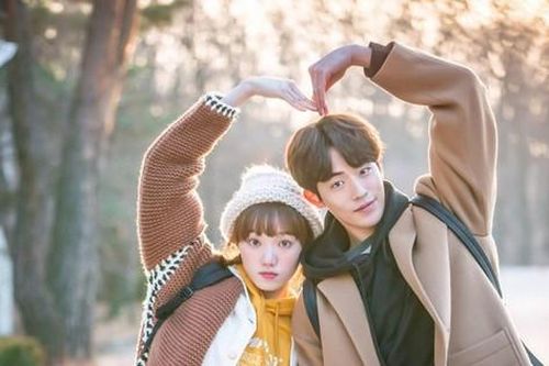 Netizen soi bằng chứng cặp đôi 'Tiên Nữ Cử Tạ' Nam Joo Hyuk và Lee Sung Kyung tái hợp