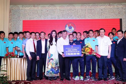 Tuyển U23 Việt Nam về nước, nhận thưởng lớn từ VFF
