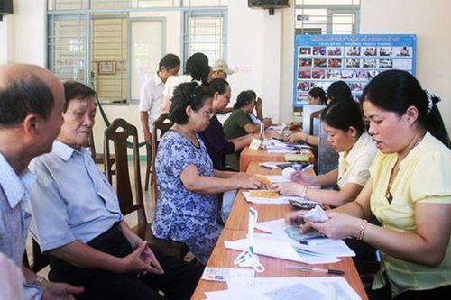 Cán bộ xã đã nghỉ việc được tăng trợ cấp, siết hoạt động chứng khoán