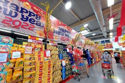 Xăng 3 lần tăng giá, hàng hóa 'gồng' giữ được mấy hôm