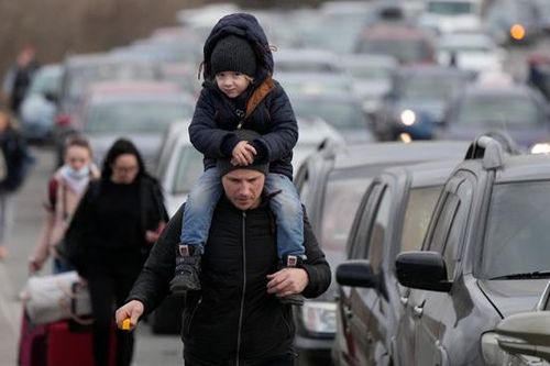 Tâm sự người dân Ukraine trở về nước để cầm súng chiến đấu