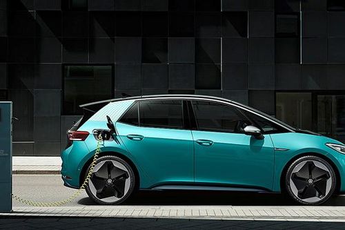Doanh số tăng kỷ lục, tiềm năng phát triển xe điện ở Nhật Bản