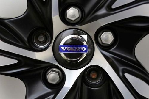 Hãng xe AB Volvo tạm dừng sản xuất tại Nga