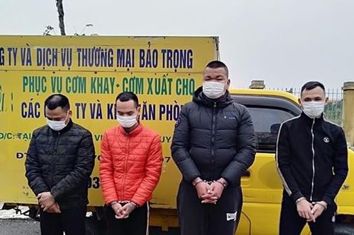 Chặn xe, bắt giữ con nợ giữa đường và cướp ô tô