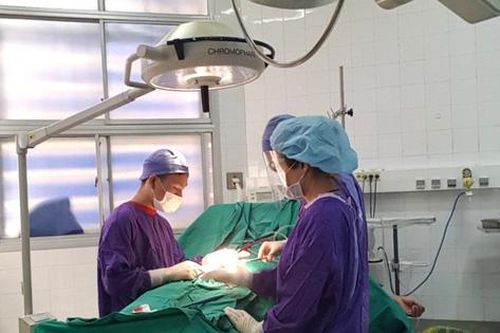 Liên tiếp 5 bệnh nhân bị xoắn tinh hoàn, đến BV muộn không bảo tồn được, chuyên gia khuyến cáo gì?