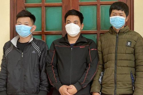 Nhảy lầu trốn công an, 5 người đánh bạc bị gãy chân