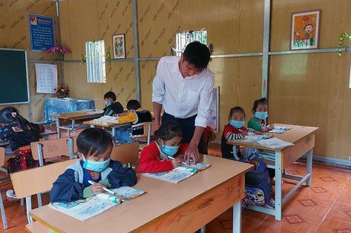 Lớp ghép hai trình độ, giải pháp hiệu quả ở vùng cao