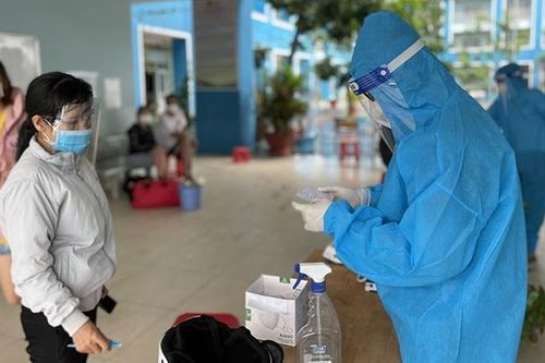 Bị ho kéo dài, người mắc Covid-19 nên làm gì?