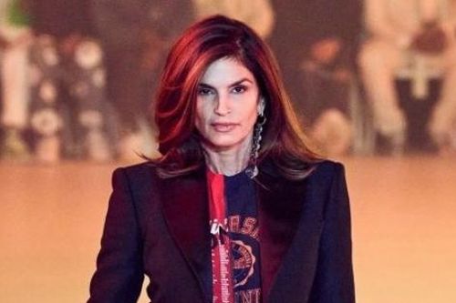Cindy Crawford cùng dàn siêu mẫu nổi bật trên sàn diễn Paris Fashion Week