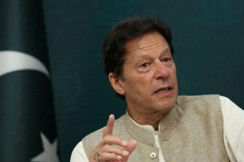 Pakistan đóng băng giá xăng, giá điện