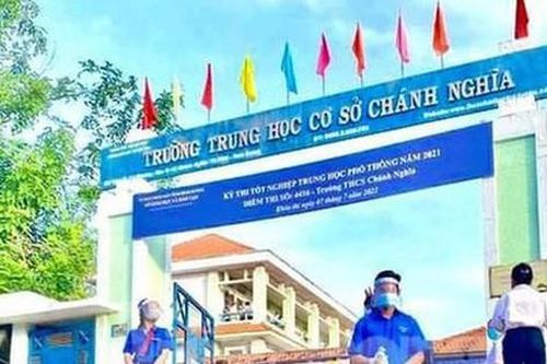 Nữ sinh lớp 9 bị mẹ của bạn đánh tại trường phải nhập viện cấp cứu