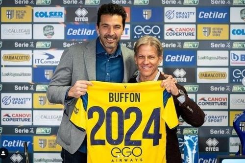 Buffon gia hạn Parma, chơi bóng đến 46 tuổi