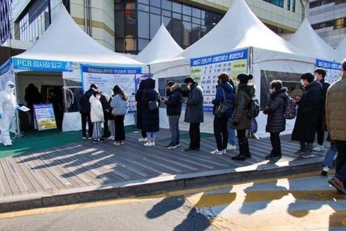 Hàn Quốc nới lỏng thông hành vắc xin, Hong Kong cân nhắc tái phong tỏa