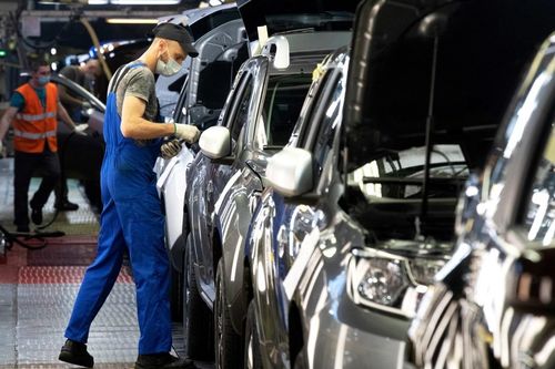 Hàng loạt hãng xe lao đao vì khủng hoảng Nga - Ukraine