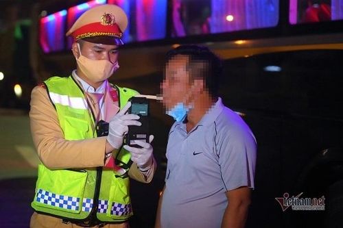 Trắng đêm kiểm tra trên cao tốc, tài xế 'ma men, ma túy' hết chỗ tránh